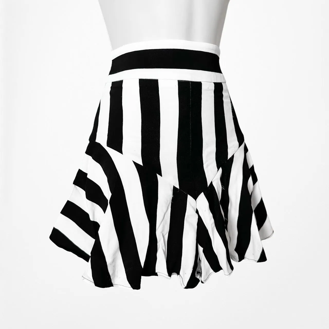 Milly High Waisted Black White Striped Ruffle Pleated Flared Shorts Size XS/S